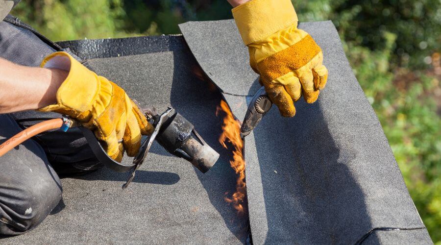 Professional gutter cleaning in Fife, WA
